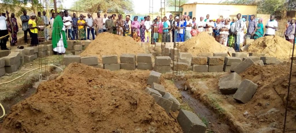 Bénédiction de la construction de la radio catholique de Diapaga dans le diocèse de Fada N'Gourma